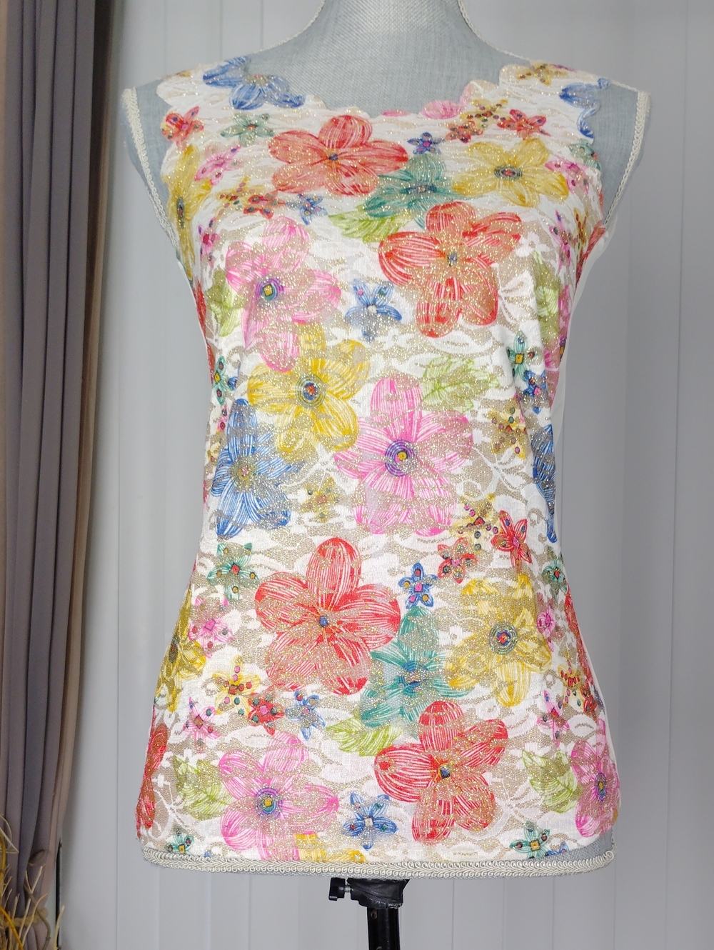 Cyn By Cynthia Mehra Floral Embellished Sleeveless Top .